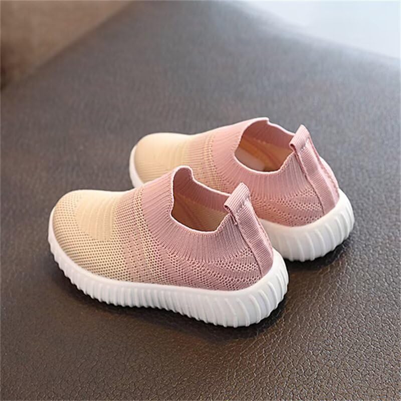 Niños y niñas respiran se relajan caminan Calzado para correr en escuelas al aire Libre3