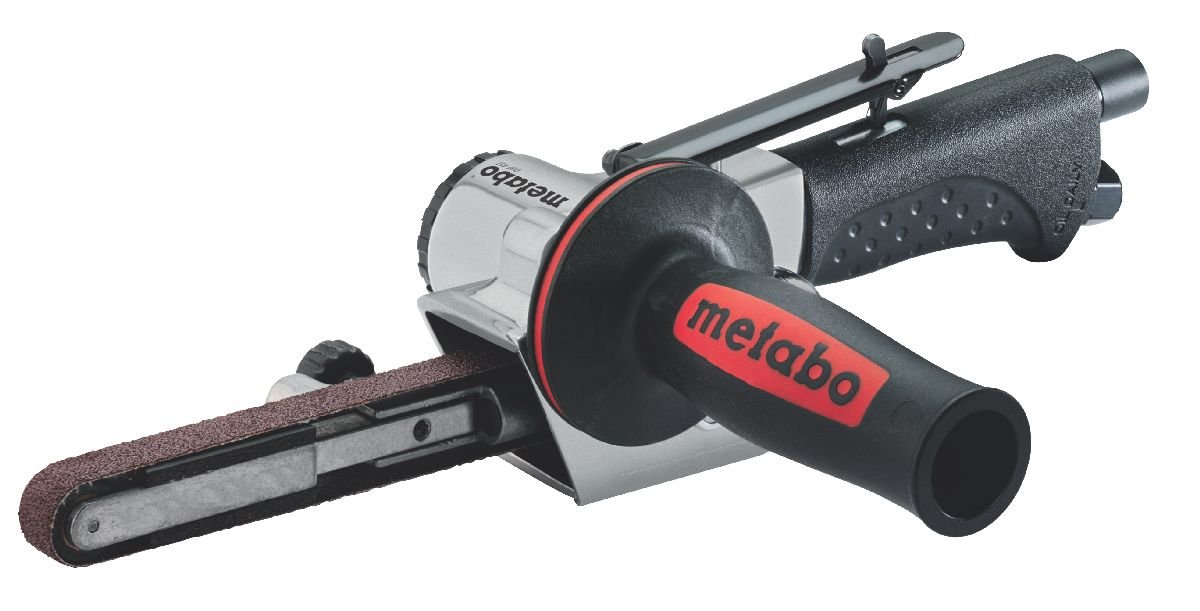 Metabo Pilnik taśmowy na sprężone powietrze DBF 457 (601559000) karton, ciśnienie robocze: 6,2 bar, zapotrzebowanie powietrza: 400 l/min, szerokość taśmy szlifierskiej: 13 mm