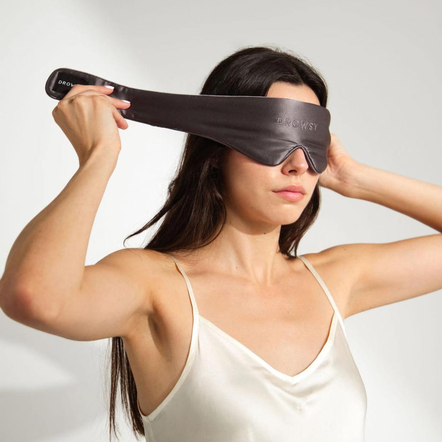 Drowsy Antifaz para dormir de seda de peso pluma, antifaz opaca de lujo para dormir y viajar, 100% seda de morera, comodidad ligera, correa ajustable, protege la piel y el cabello, sombra de luz de