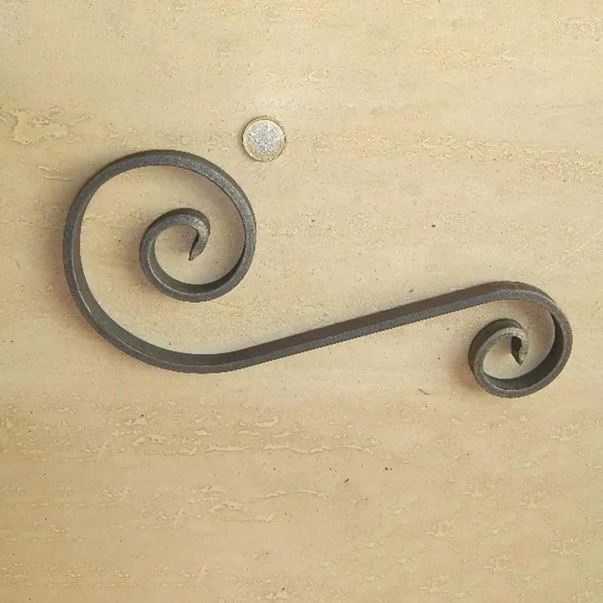 Riccio a S in ferro battuto con finali rastremato rigato H. 360 x L. 130 mm piatto 12x6 mm set 5 pezzi Made in Italy