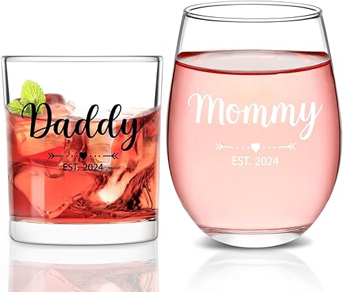 Modwnfy Mommy & Daddy Est 2024 - Vaso de vino y whisky, regalo para padres de mamá, papá, madre, padre, hombre, esposa, novio, idea de regalo para