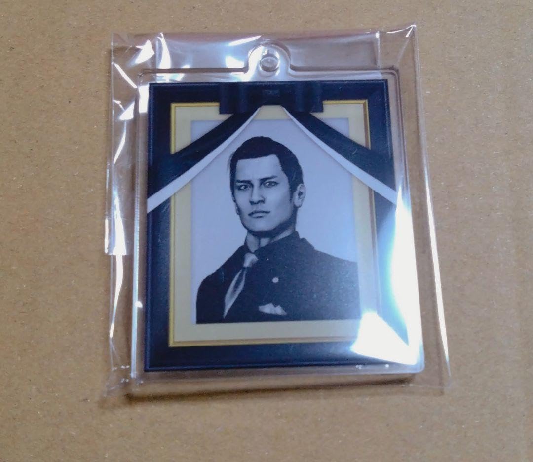 Amazon.co.jp: 龍が如く 散った男たち展 遺影アクリルチャーム