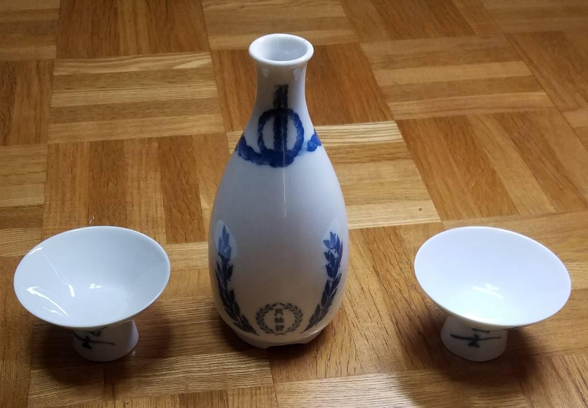 Amazon.co.jp: 相撲 横綱 千代の富士 九重親方 徳利 盃 月桂冠 稀少品