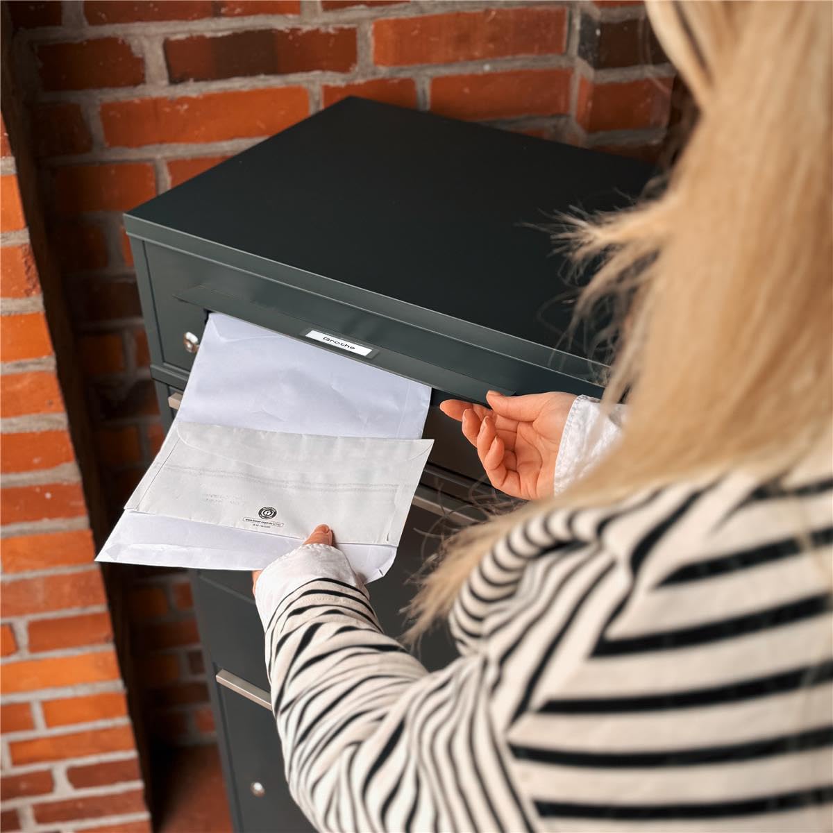 Metzler® boîte à Colis et Lettres avec Plaque de nom Interchangeable et Double Compartiment, Anthracite RAL7016, Acier thermolaqué résistant aux intempéries, Montage Facile, Bispo RE