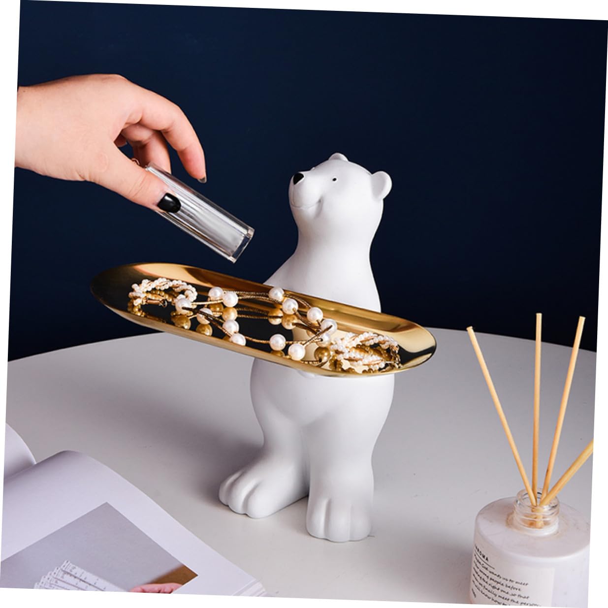 TOYANDONA Bandeja Decorativa de Resina con Escultura de Oso Polar, Plato de Almacenamiento Desmontable y Multifuncional para Salón, Entrada y Organización de Llaves, 1 Pieza