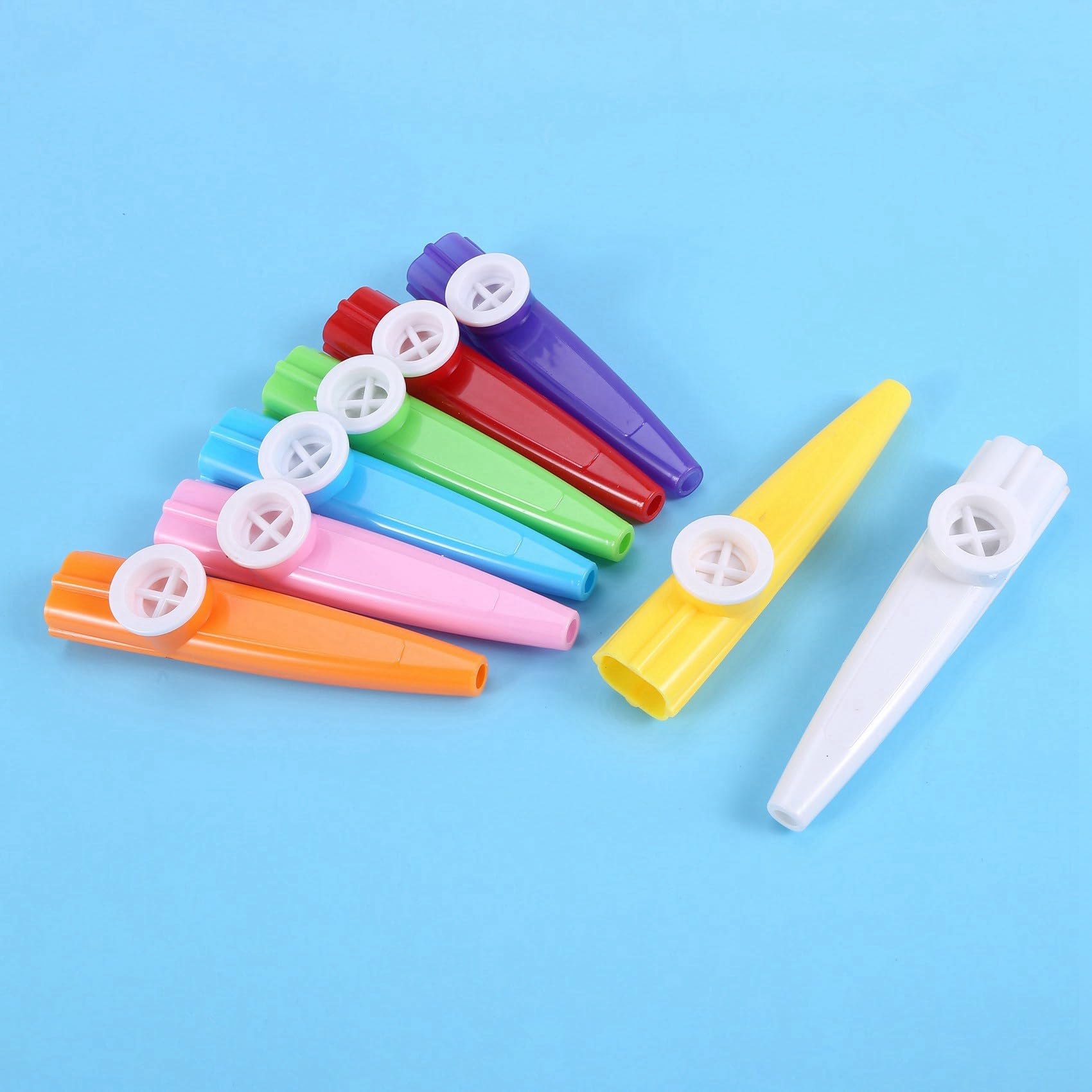 Daconovo 144 Piezas Kazoos de Plástico 8 Colores Instrumento Musical Kazoo, Buen Compañero para Guitarra, Ukelele, Violín, Teclado de Piano, Gran Regalo para Música Amantes (144 Piezas)