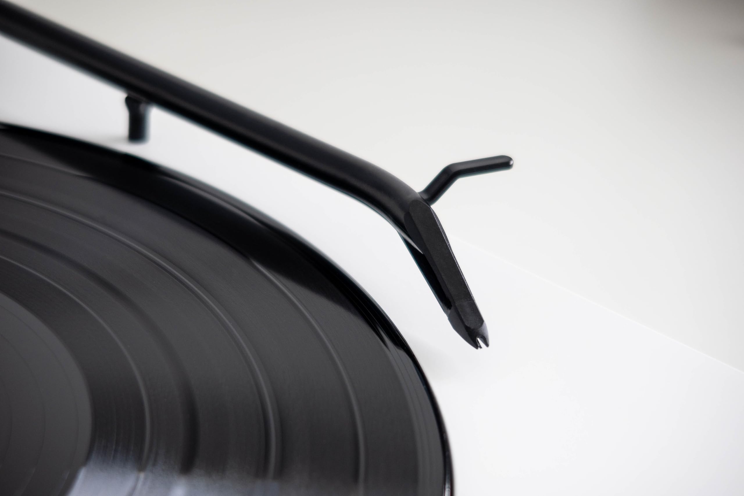 Tone Turntable – Minimalistischer Plattenspieler mit Bluetooth, eingebautem Phono-Vorverstärker, hochwertigem Tonarm, Riemenantrieb, Tone Factory - Made in Europe (Grün)