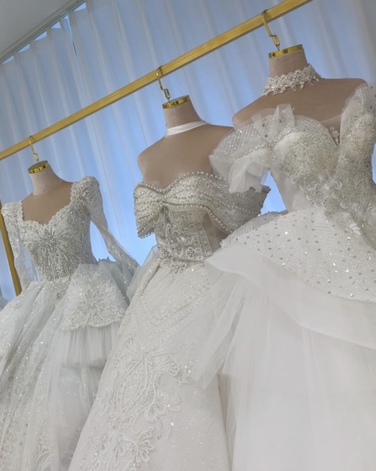 Manekin wiszący półciało, suknia ślubna z metalowymi haczykami, elegancki aksamitny pokrowiec damski manekin, manekin krawiecki