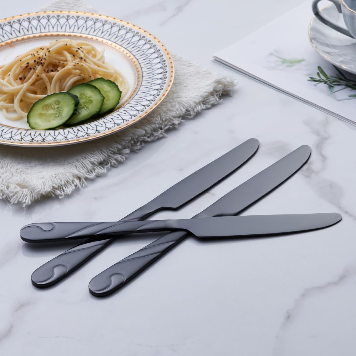 Set di Posate Nere per 8 Persone, Set di Posate in Acciaio Inossidabile da 40 Pezzi, Set Servizio Posate in Metallo Nero, Comprende Forchette, Coltelli e Cucchiai, Lavabile in Lavastoviglie