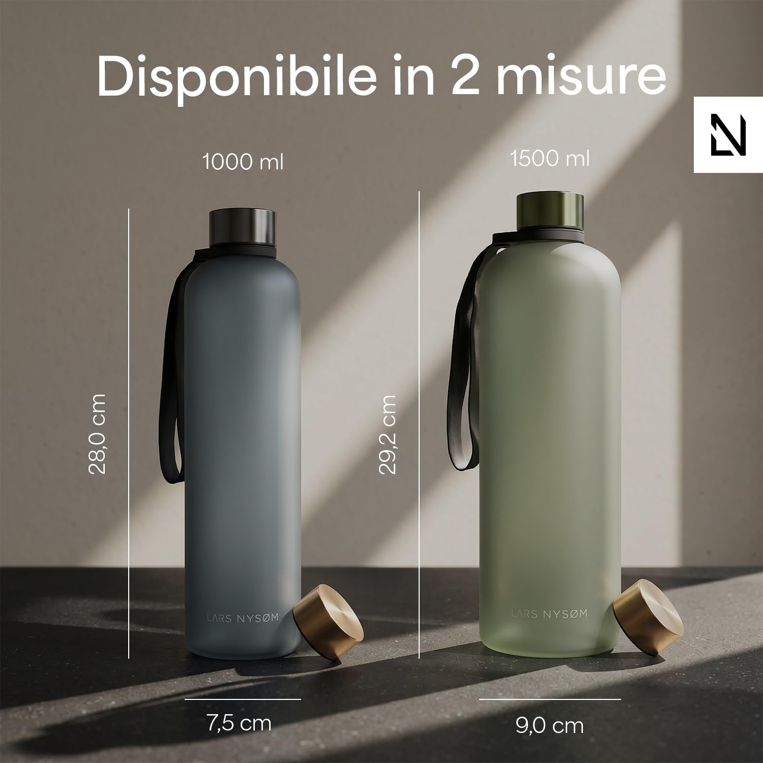 LARS NYSØM Borraccia 1 5l | Bottiglia acqua 1500ml | Bottiglia ultraleggera in Tritan Sport a prova di perdite | Ideale per sport, ufficio, yoga | 2 coperchi inclusi (Black - Gold, XL 1500ml)