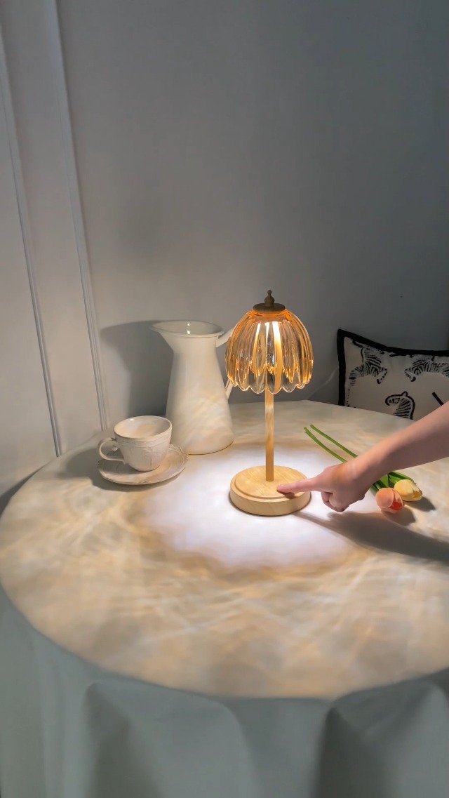 Image of Shenmoyl Tulip Table Lamp with 5200mAh Battery & Touch Control, Small Cordless Table Lamp with 3 Colors, Rechargeable Battery Operated Table Lamps for Bedroom, Desk, Bedside (Amber-Beech Color)