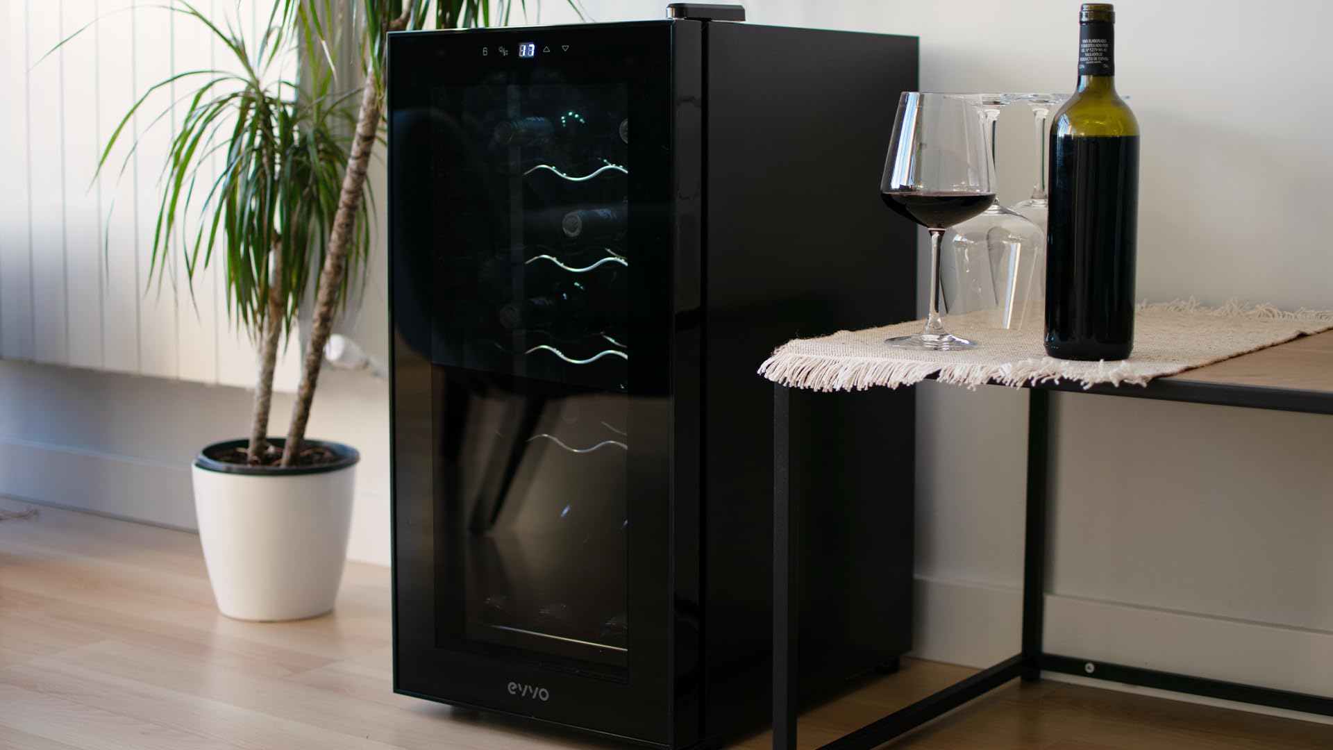EVVO Vinoteca para 15 botellas VT15, termoeléctrico, compresor, 5-18ºC, muy silencioso 41 dB, táctil
