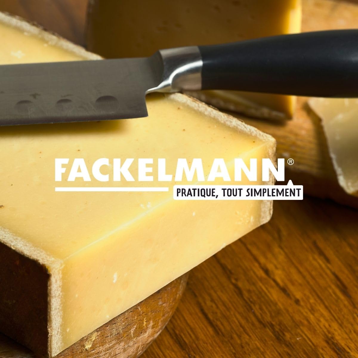 Fackelmann 686949 Service à fondue savoyarde pour 4 personnes, fondue bourguignonne, 1 caelon, 1 poêle, 1 brûleur 6 fourchettes, fonte émaillée, acier inoxydable, bois, rouge, diamètre 21 cm, 1,8 l