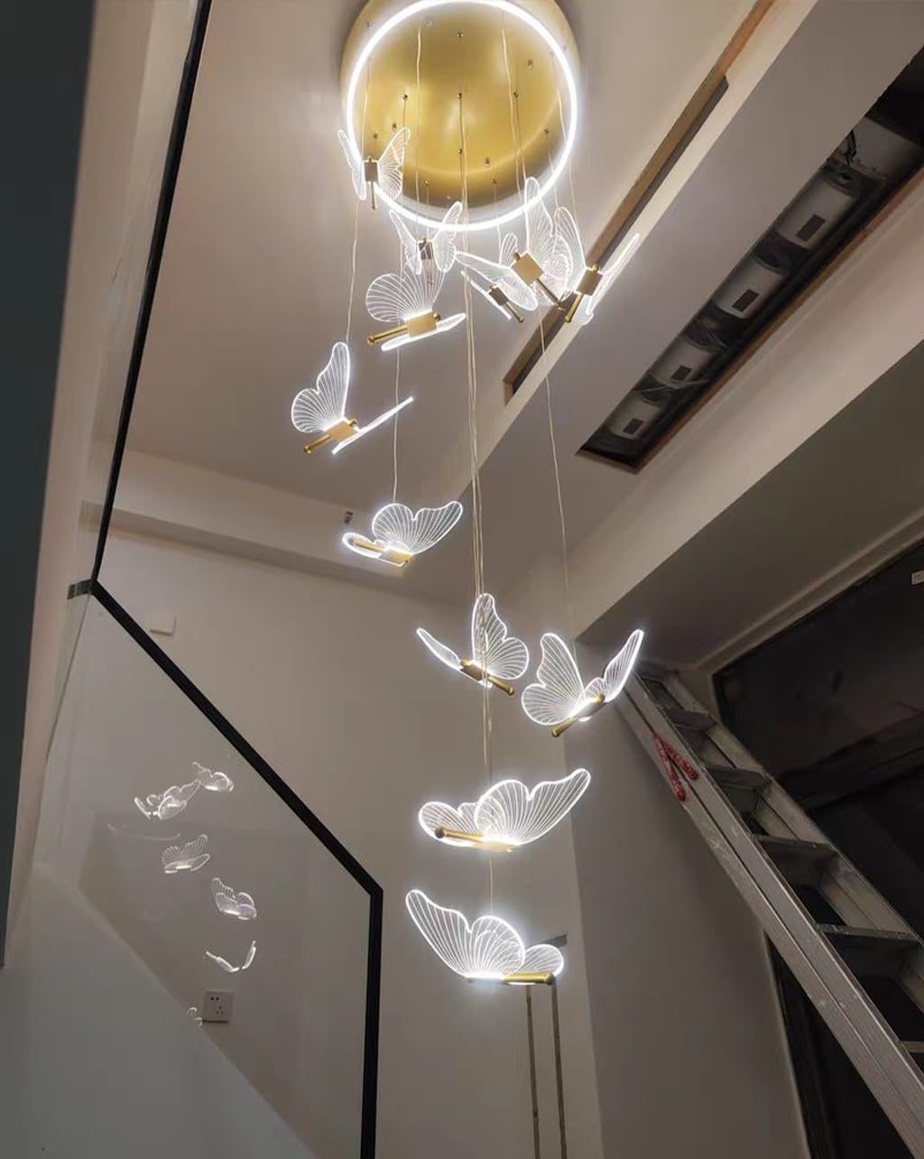Nowoczesny aluminiowy żyrandol z diodami LED, duża lampa wisząca na schody, motyl akrylowy, ściemniana, regulowana wysokość, lampa sufitowa wysoka, idealna do salonu lub willi.
