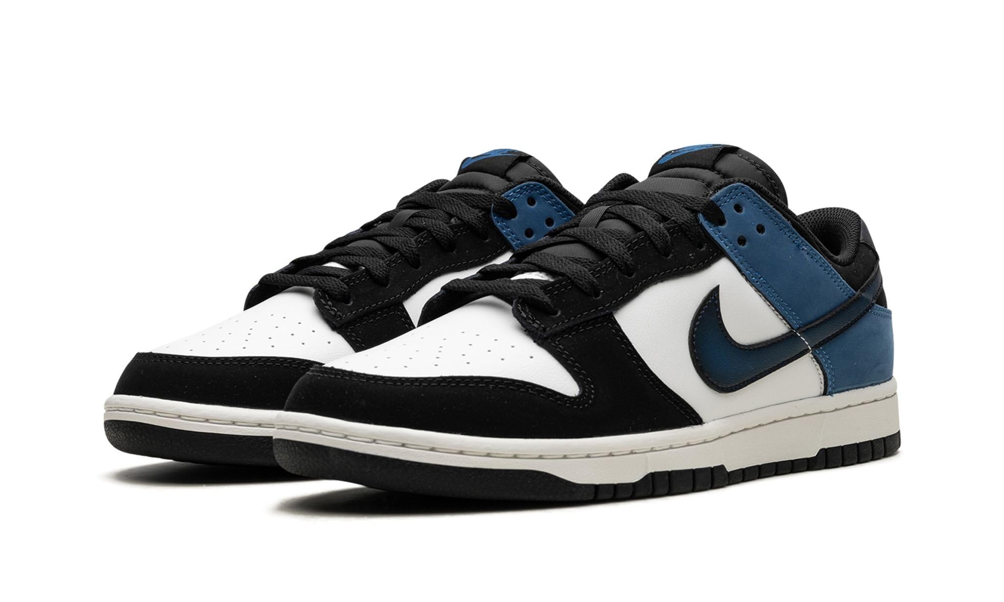 NIKE Men's Dunk LowSneaker