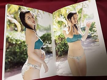 Amazon.co.jp: 久住小春写真集 moment 帯付き : ファッション