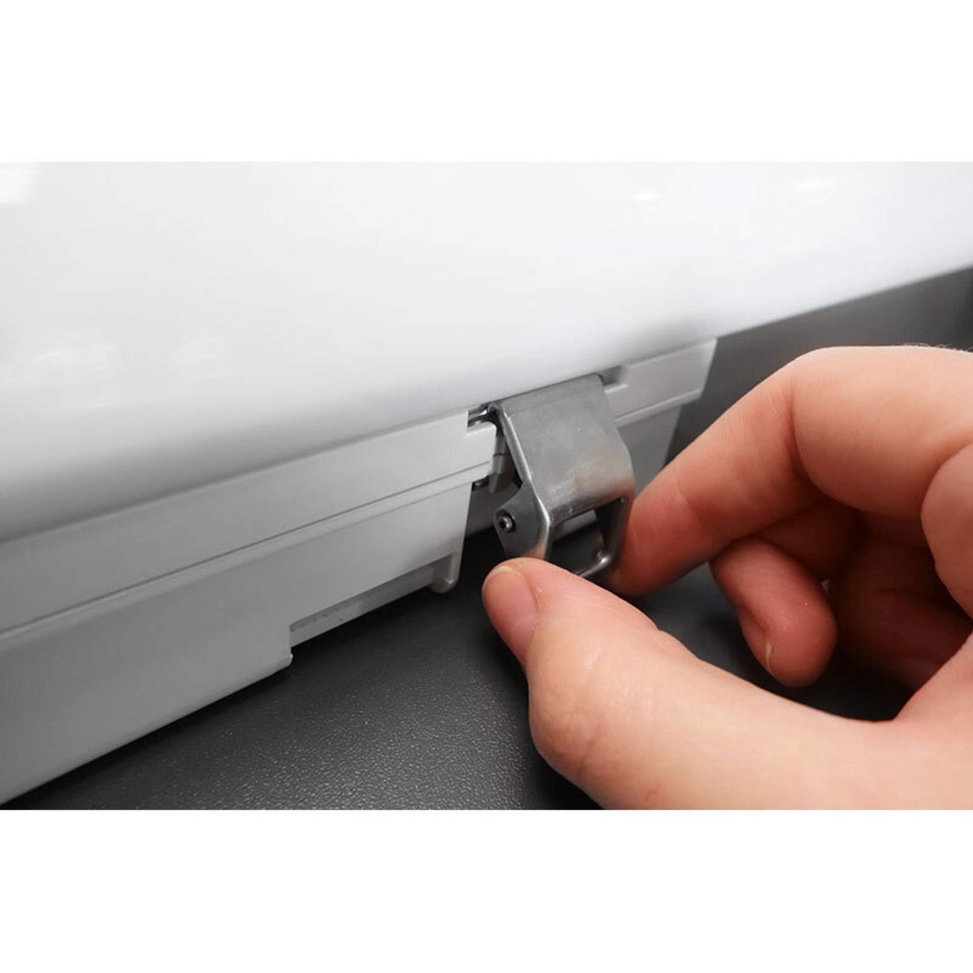 Müller-Licht Aquafix Lampe pour pièces humides IP65, 3800 lm, 4000 K, câblage de passage, connexion électrique centrale, 40 W, blanc, 120 cm