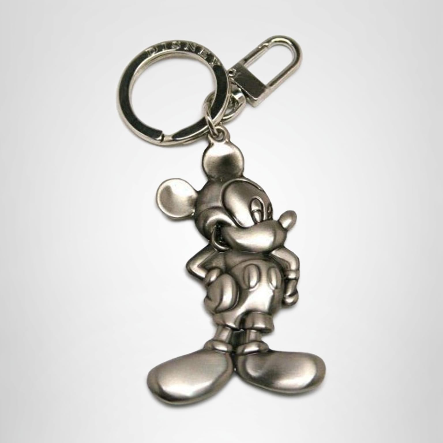 mickeyキーホルダー Amazon.co.jp: ディズニー(Disney) キーホルダー ピューター