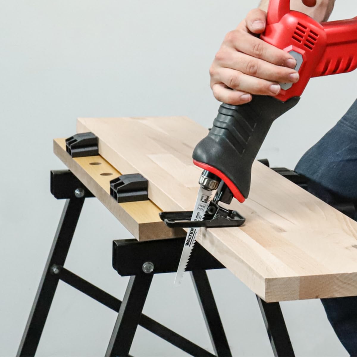 WALTER Werk- und Spanntisch, 100 kg Tragkraft, große Arbeitsfläche, klappbar und vielseitig verstellbar, universell einsetzbar, zum Schleifen, Sägen oder Einspannen von Werkstücken, Arbeitshöhe 77 cm