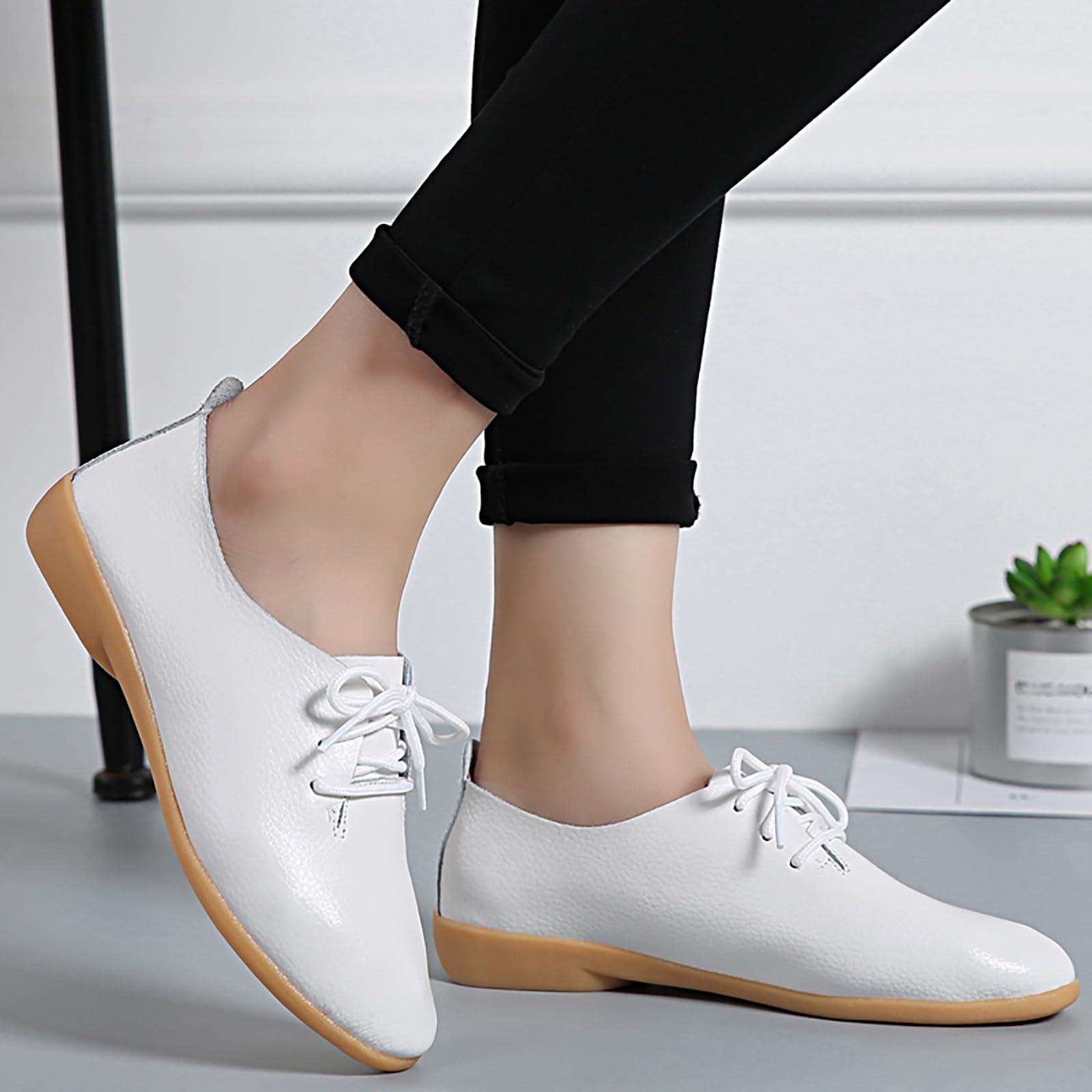Sunporx Chaussures à Lacets en Cuir pour Femmes Mocassins à Bout Pointu Semelle Souple Oxfords légers et Confortables Plates de Travail Formelles Mocassins de Conduite
