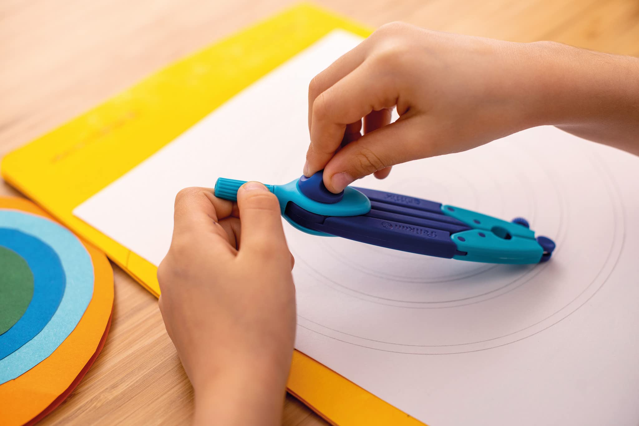Pelikan Griffix - Compasso scolastico con protezione per la punta, 9 pezzi, colori assortiti in cartone