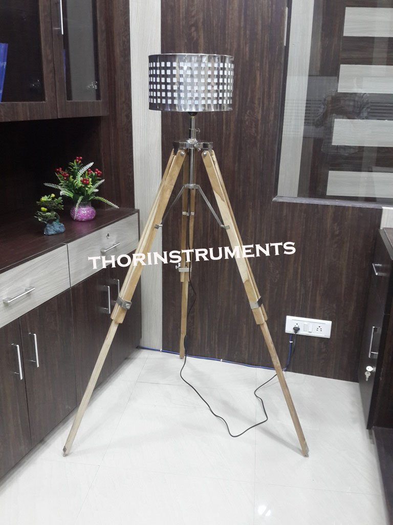 Amazon.co.jp : レトロ天然木アールデコ三脚フロアランプwithクローム