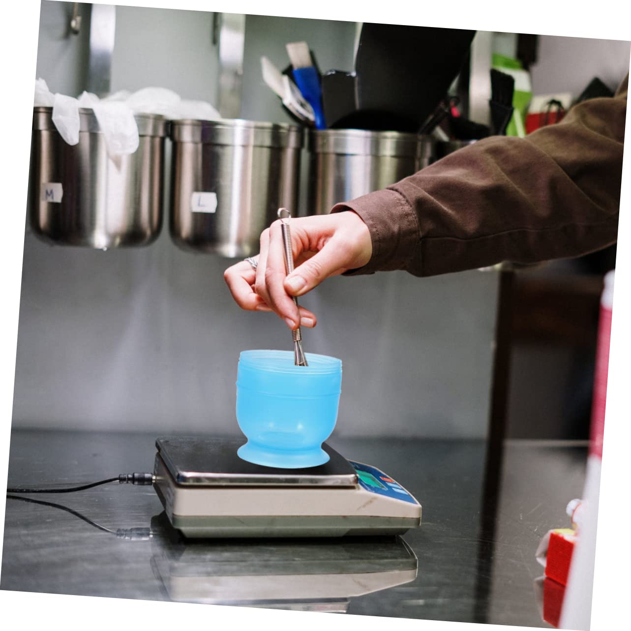 VICASKY Professional Hair Dye Mixing Bowl with Measurement Scale Durable Plastic Color Shaking Cup for Home and Salon Use Random Color Essential for DIY Hair Coloring