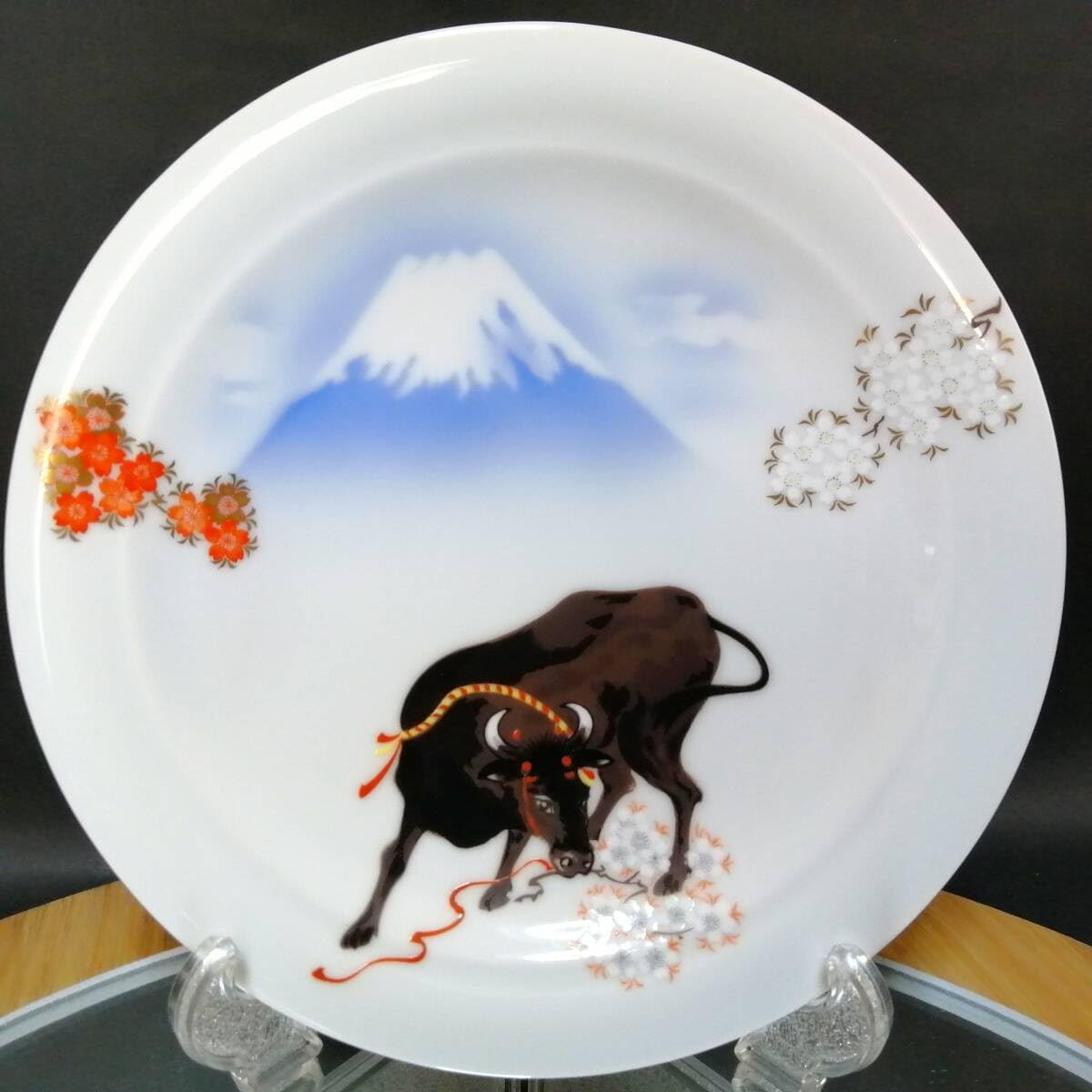 Amazon.co.jp: 19CM 深川製磁 干支 牛 丑 富士山 皿 プレート