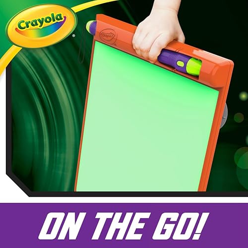 Miniatura 5 de Crayola Travel Glow Art Studio, juguetes que brillan en la oscuridad, regalos para niños y niñas de 6, 7, 8, 9 años