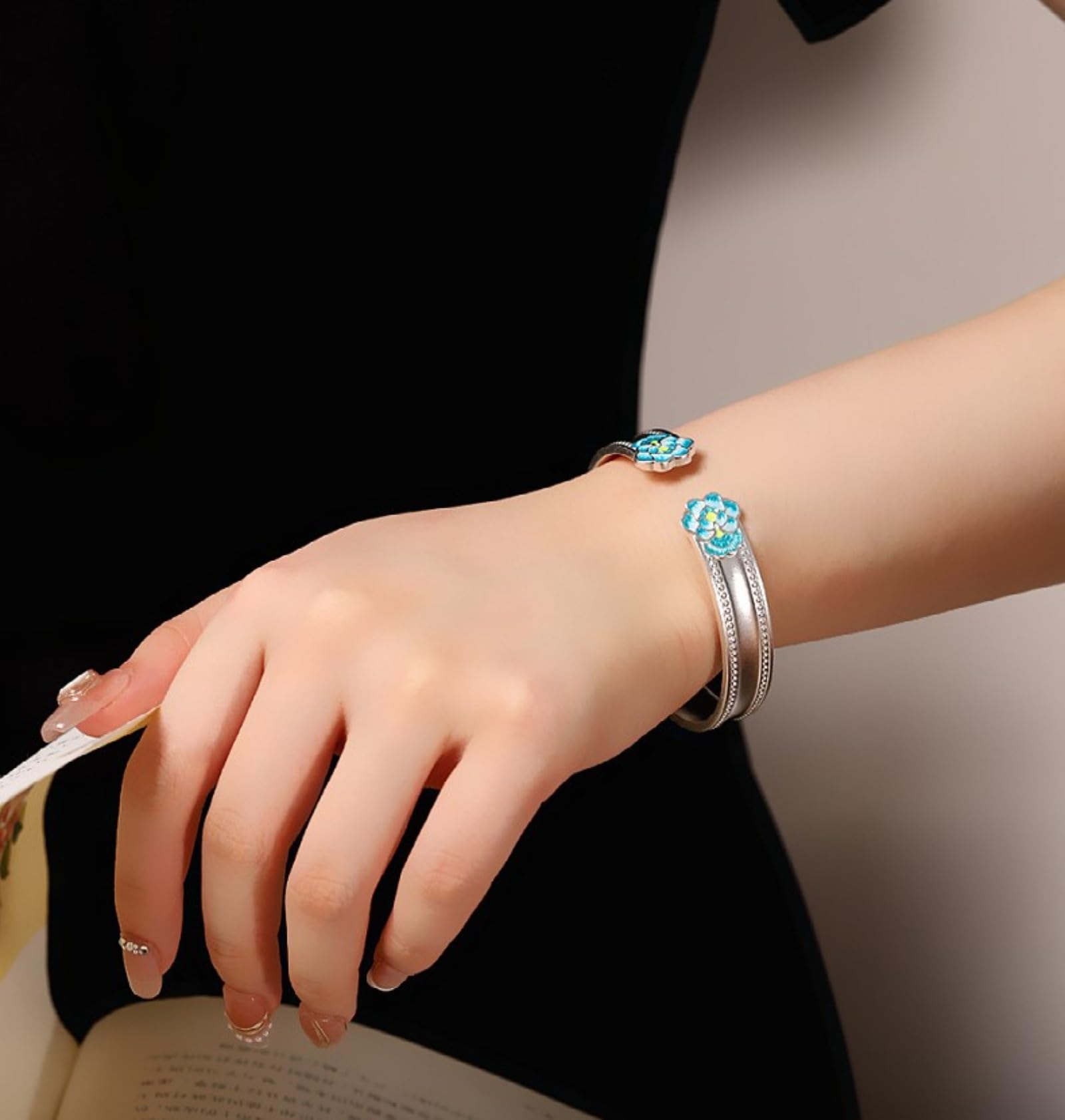Braccialetti d'argento, braccialetti vintage, Bracciale rigido aperto di buon auspicio in argento sterling 999 da donna, smaltato, artigianato tradizionale, accessorio perfetto for appuntamento, compl