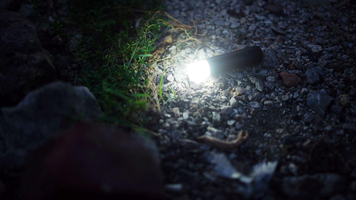 Nitecore LA10 - latarnia kempingowa, 3 lampy świetlne, dno magnetyczne, bateria AA