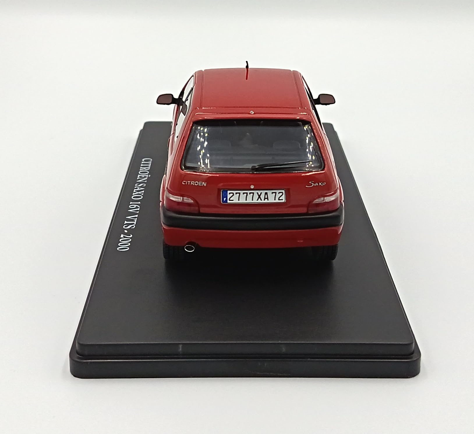 OPO 10 Modellino da Collezione in Scala 1/24 Compatibile con Citroën Saxo 16V Vts - 2000 - VC094