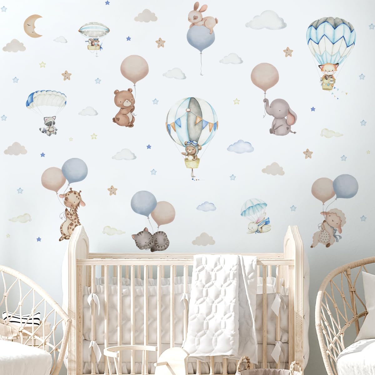 Kibi - Adhesivos de pared para habitación infantil, diseño de animales con globos, decoración mural para niños, nubes y estrellas, 130 x 88 cm, azul y beige