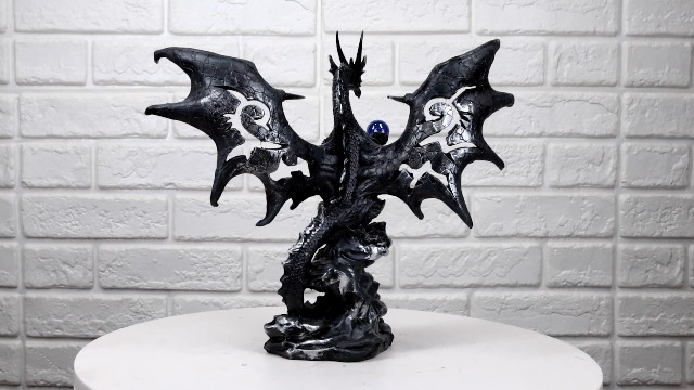 Estatua de Dragón Gótico con Orbe Azul 8 pulgadas miniatura 7