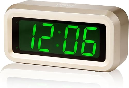 Reloj despertador digital a pilas con pantalla LED para dormitorios, batería de larga duración de 12 meses, 3 brillo ajustable, 1224 horas,