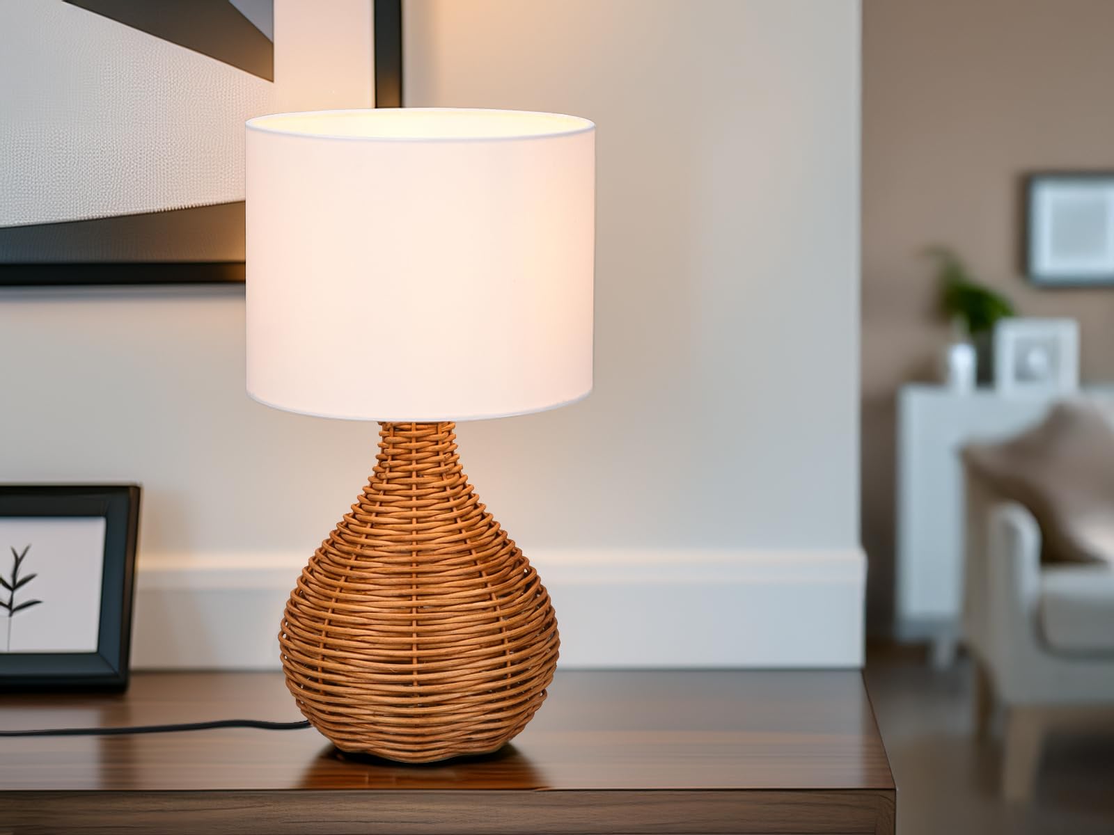Große Tischlampe Rattan Natur Stoffschirm Weiß im Boho Stil, rund Ø 22cm