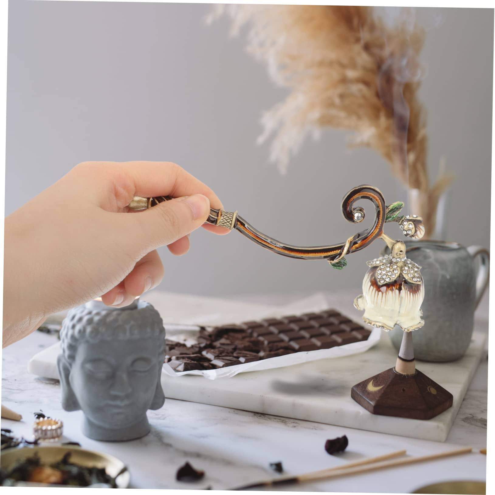 Happyyami Long Handle Candle Snuffer Tool Unique Flame Extinguisher for Scented Aromatherapy Candles Safe Stylish Home Accessory