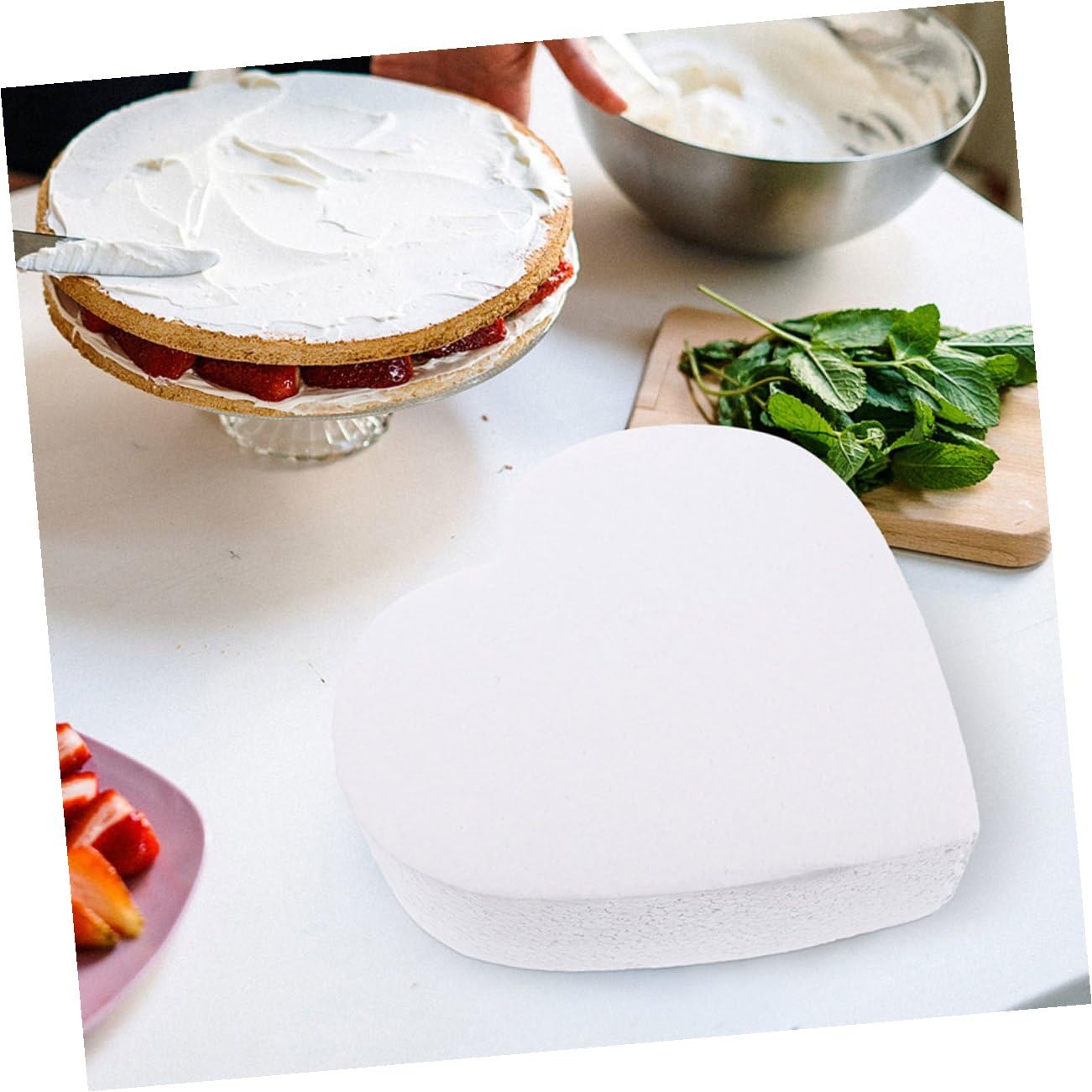 VALICLUD Modèle de Faux Gâteau en Mousse Forme Cœur Blanc pour Pratique de Décoration, Accessoire Créatif pour Fêtes et Occasions Spéciales