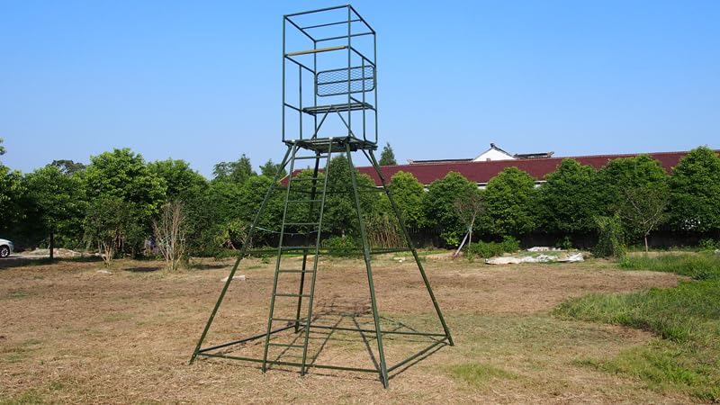 Berger + Schröter Ansitzkanzel Hochsitz mit wetterfestem Kanzelüberzug Tarnoptik Gesamthöhe ca. 430cm