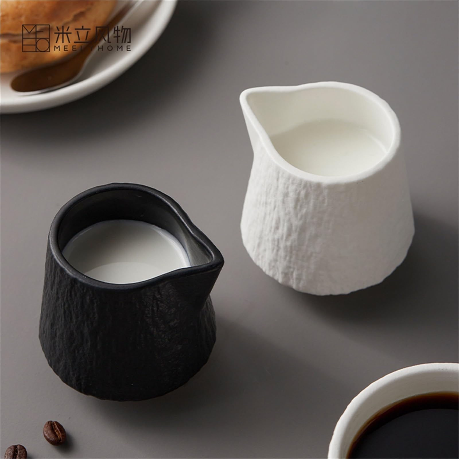 2 Stück Kaffee-Latte-Art-Tasse, Steak-Sauce-Tasse, Milchkännchen mit spitzer Öffnung, Zuckerdose, Milchkanne, Espressotassen aus Keramik für Barista(Black,130ml)