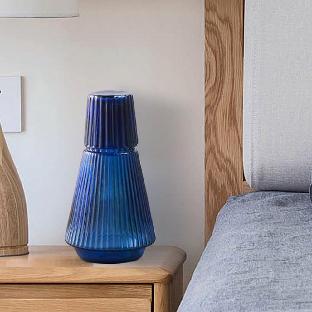 Sizikato Carafe à eau de nuit classique en verre rayé avec gobelet 850,5 g.
