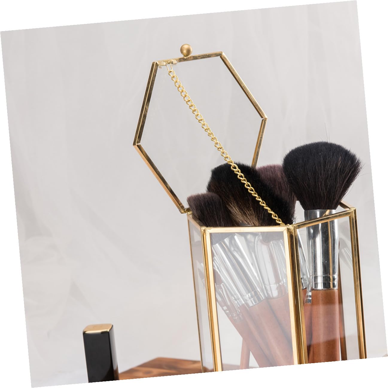 Organizador de maquillaje hexagonal retro con soporte para brochas de maquillaje con material de latón y vidrio, práctico recipiente para brochas para vestidor o mesa de tocador