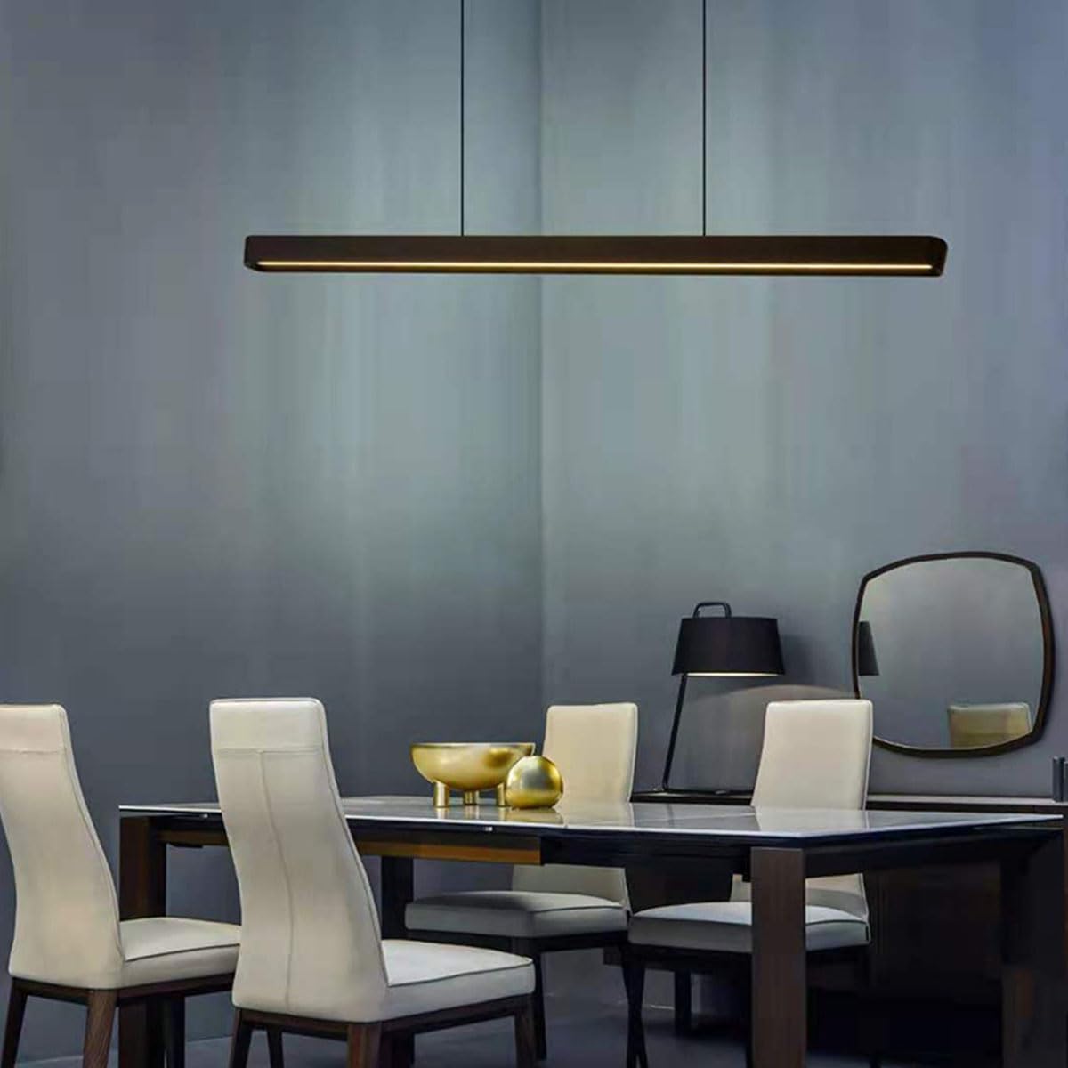 Lampada a sospensione moderna a LED dimmerabile nera lunga striscia lampada a sospensione da tavolo da pranzo con telecomando Nuovo design lineare lampada a sospensione regolabile in altezza per
