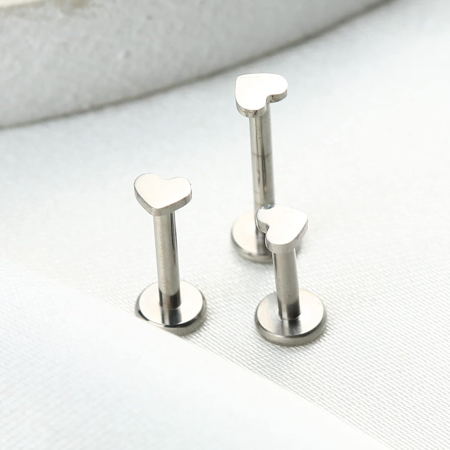 3pcs 16G 6mm 8mm 10mm G23 Titanium Internally Threaded 3mm Heart/Star/Cross/Moon/Lightning/Round Labret Monroe Lip Tragus Cartilage Earring Ring Stud Piercing Jewelry