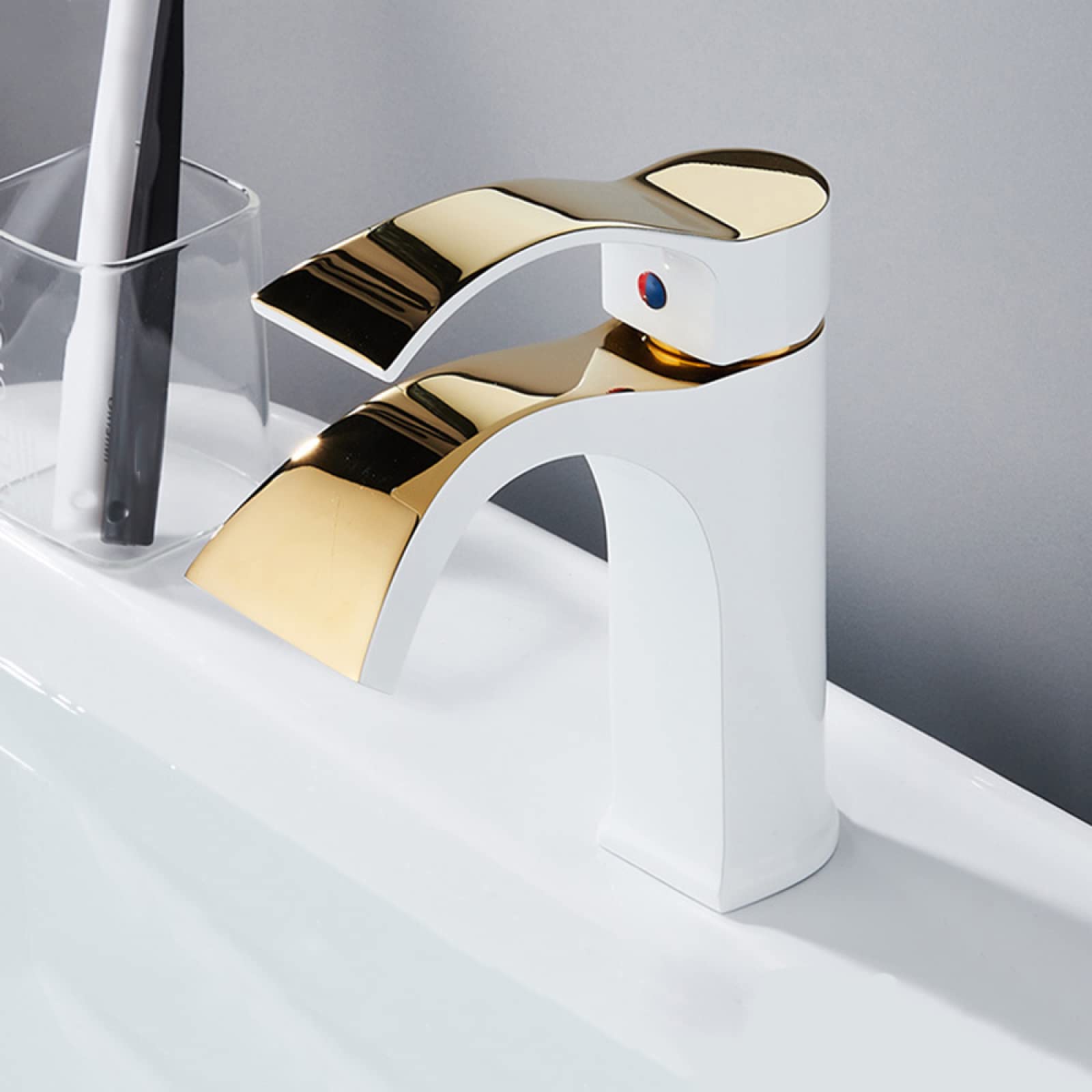 Robinet d'évier de salle de bain cascade en laiton massif au design épuré, Platine A