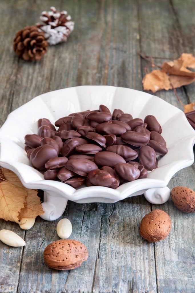 Nurito Premium Almonds (Chocolate Almonds, 800g) 1