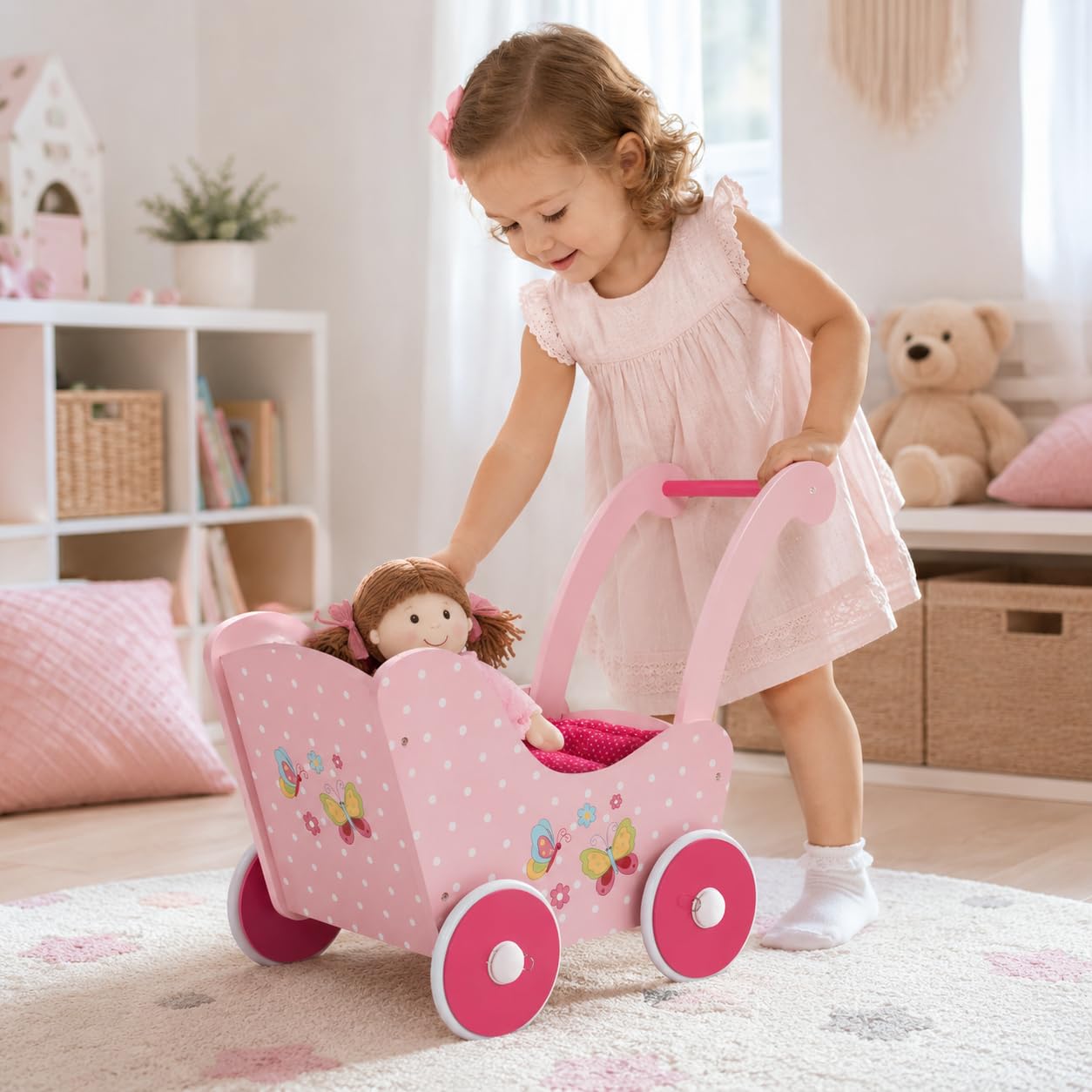 Bayer Chic 2000 Holz-Puppenwagen | Papilio pink | Für Puppen bis 54 cm | Stabiler Puppenwagen aus Holz. Idealer Begleiter für Kleinkinder. Feste Schiebehöhe: 43 cm. Für Puppen bis 54 cm.