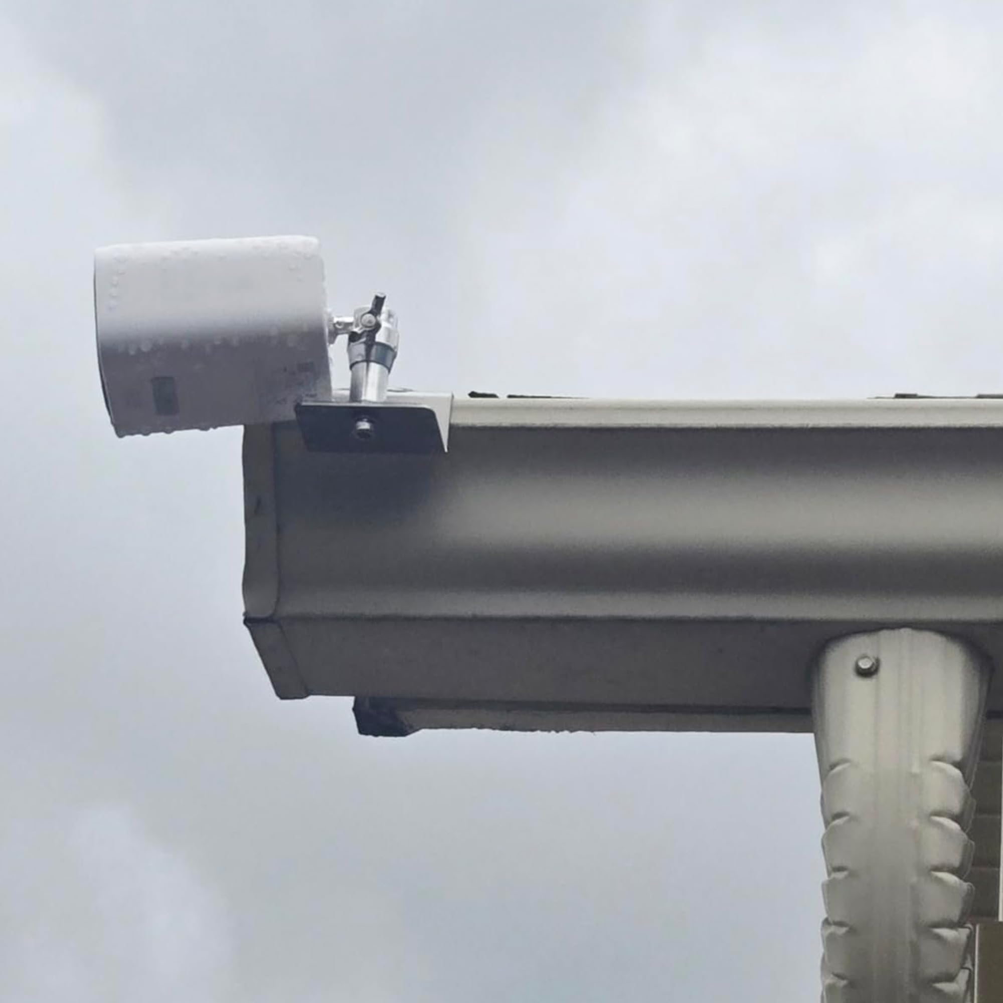 Dachrinnenhalterung für Eufy, Arlo Solarpanel, Verstellbare Edelstahl Halterung für Solar-Sicherheitskamera Solarmodul-Platzierung, Kompatibel mit 1/4 Schraube Kamera, Eufy, Arlo Solarpanel (1Stück)