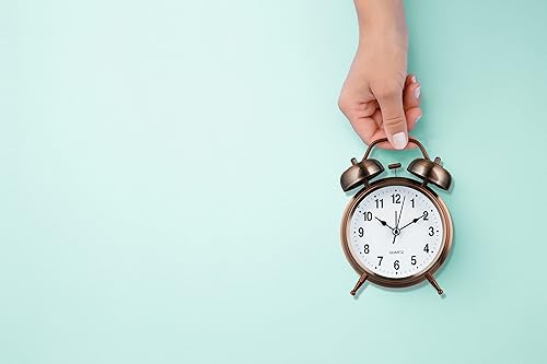 Miniatura 7 de Bernhard Products Reloj despertador analógico de doble campana retro de metal cobre de 4 pulgadas, cuarzo extra fuerte, funciona con pilas con