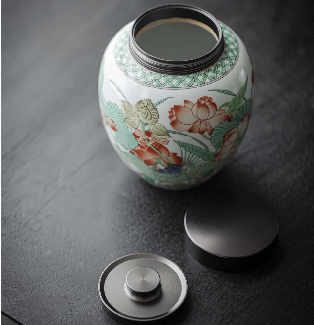 SONGCHAO Sugar Jar Retro Lotus Ceramic Loose Tea Storage Jar with Lid Sober Tea Jar Kitchen Candy Nut Coffee Bean Cereal Sealed Jar Tea Canister (Size : Medium)